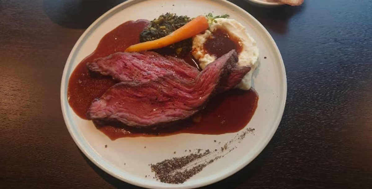 Bistro Plaisir グラスフェッド赤身牛厚切りローストビーフステーキの特別ランチ